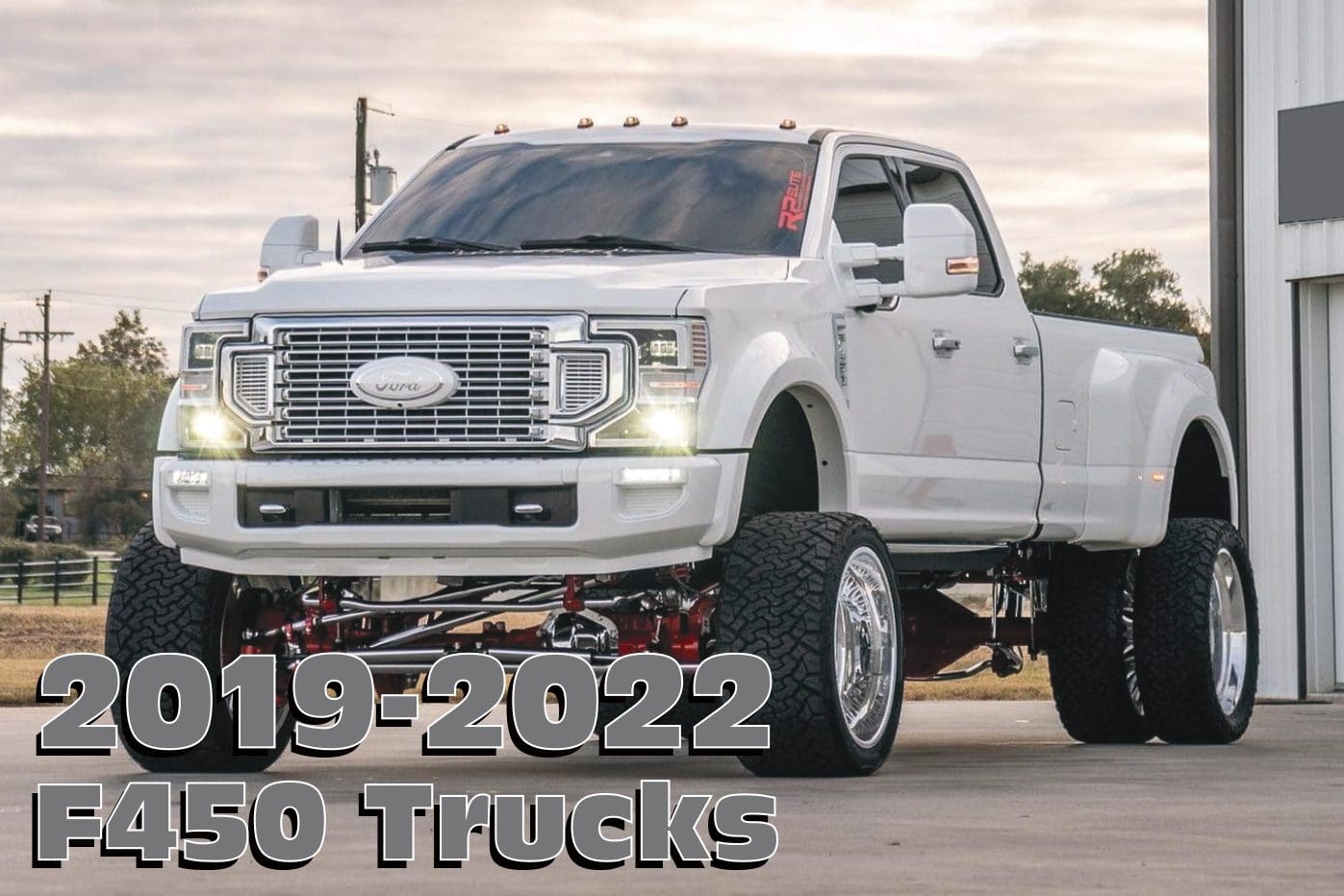 A white truck with the words " 2 0 1 9-2 0 2 2 lifted trucks ".